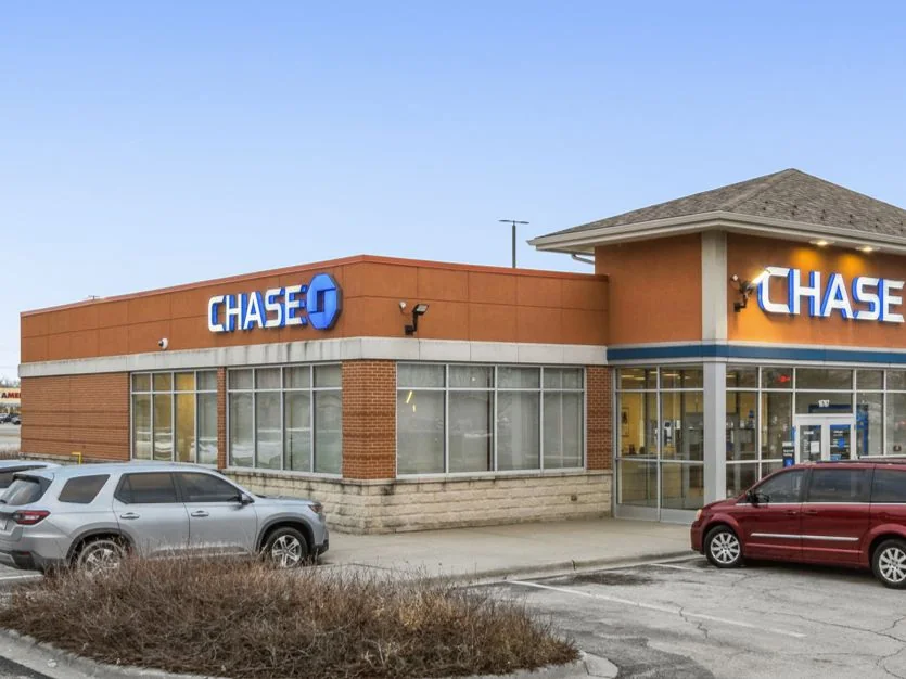 Chase Bank - Lansing, IL — Sale in Lansing, IL, photo 2 of 8