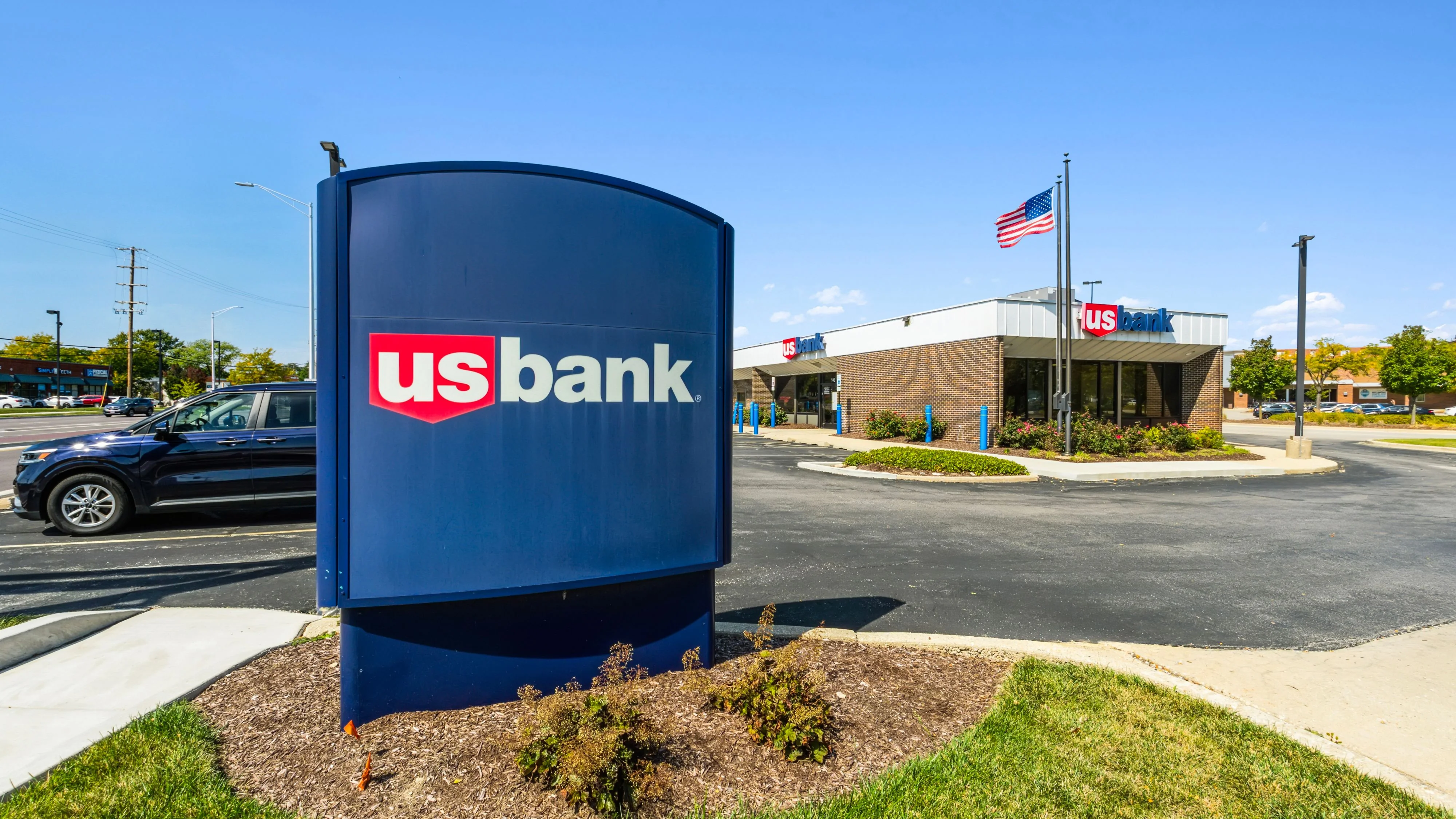 US Bank - Mount Prospect, IL — Sale in Mount Prospect, IL, photo 1 of 8