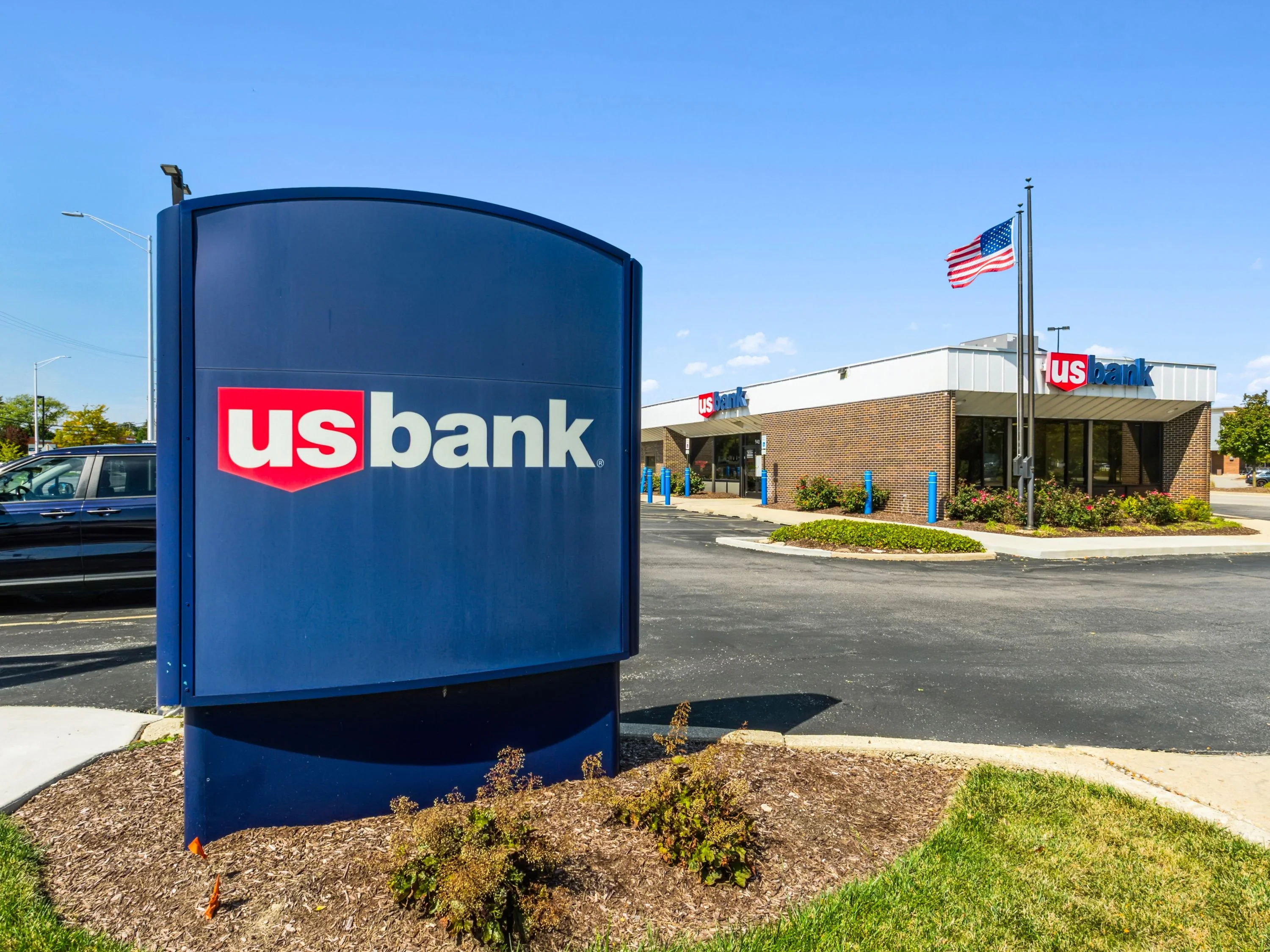 US Bank - Mount Prospect, IL — Sale in Mount Prospect, IL, photo 2 of 8