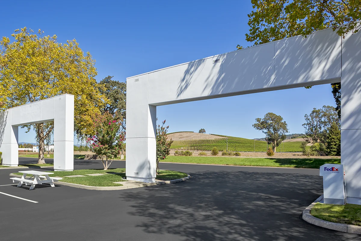 870 Napa Valley Corporate Way — Lease in Napa, CA, photo 2 of 8