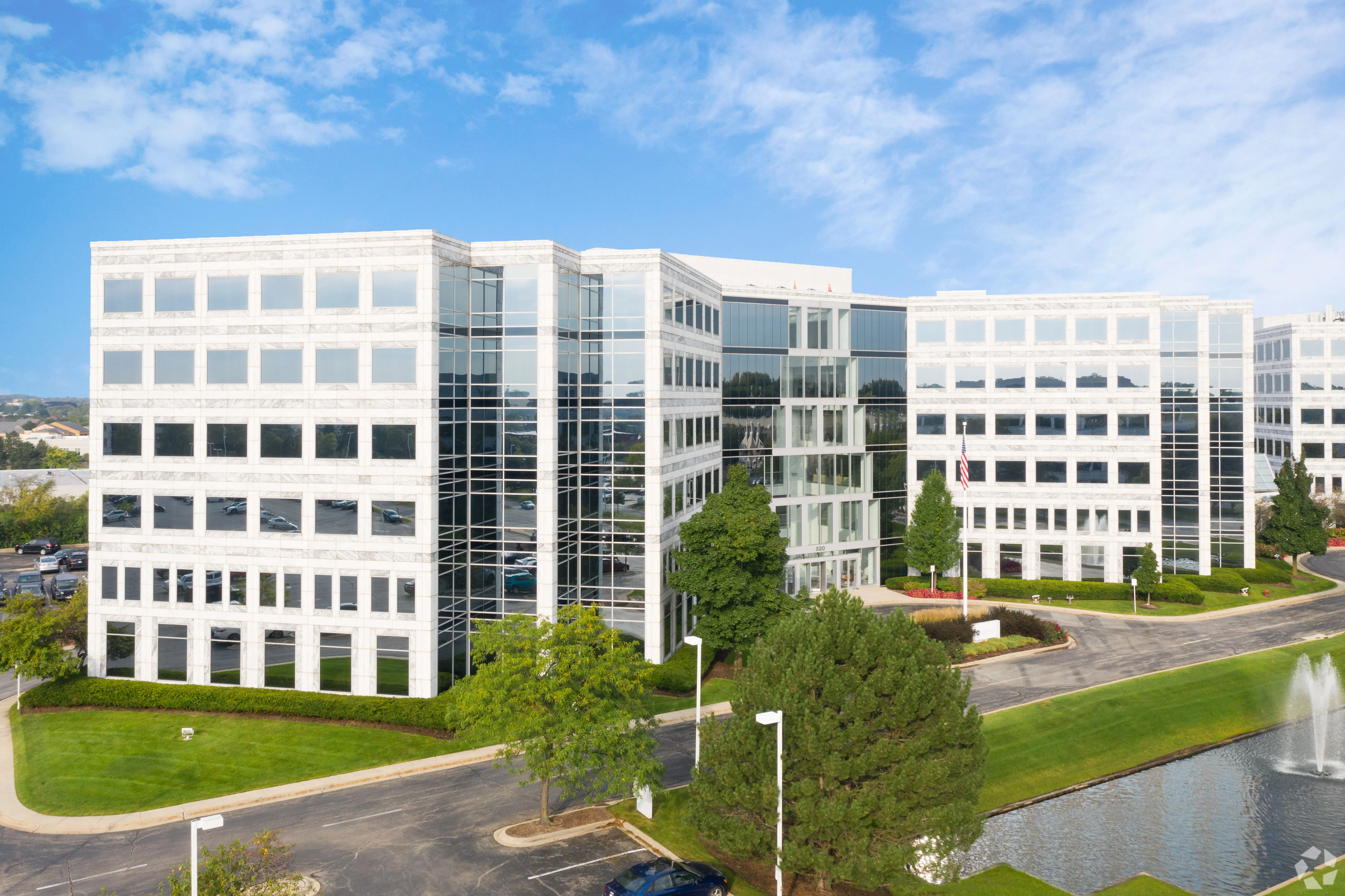 Corporate 520 — Lease in Deerfield, IL, photo 2 of 8