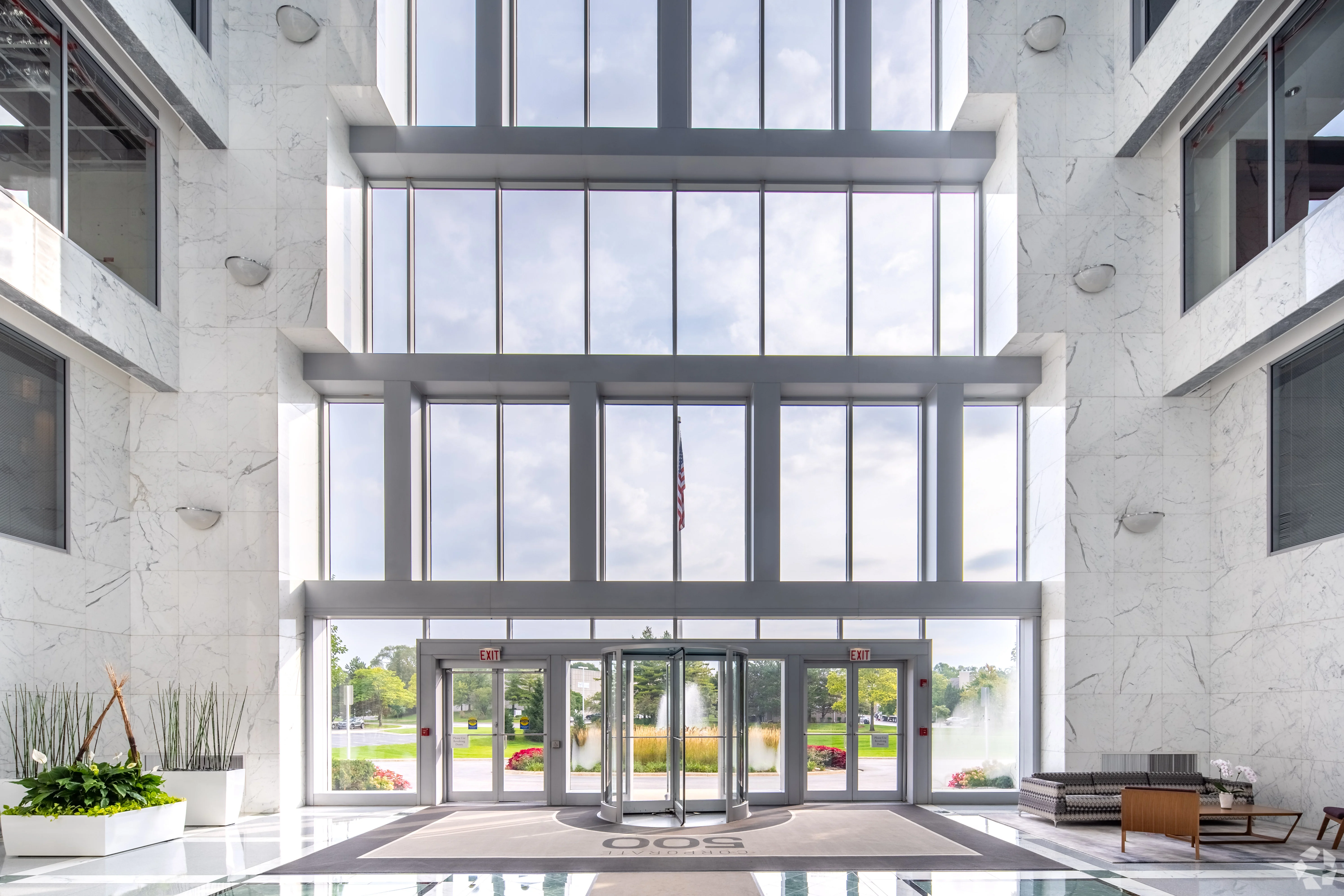 Corporate 520 — Lease in Deerfield, IL, photo 3 of 8