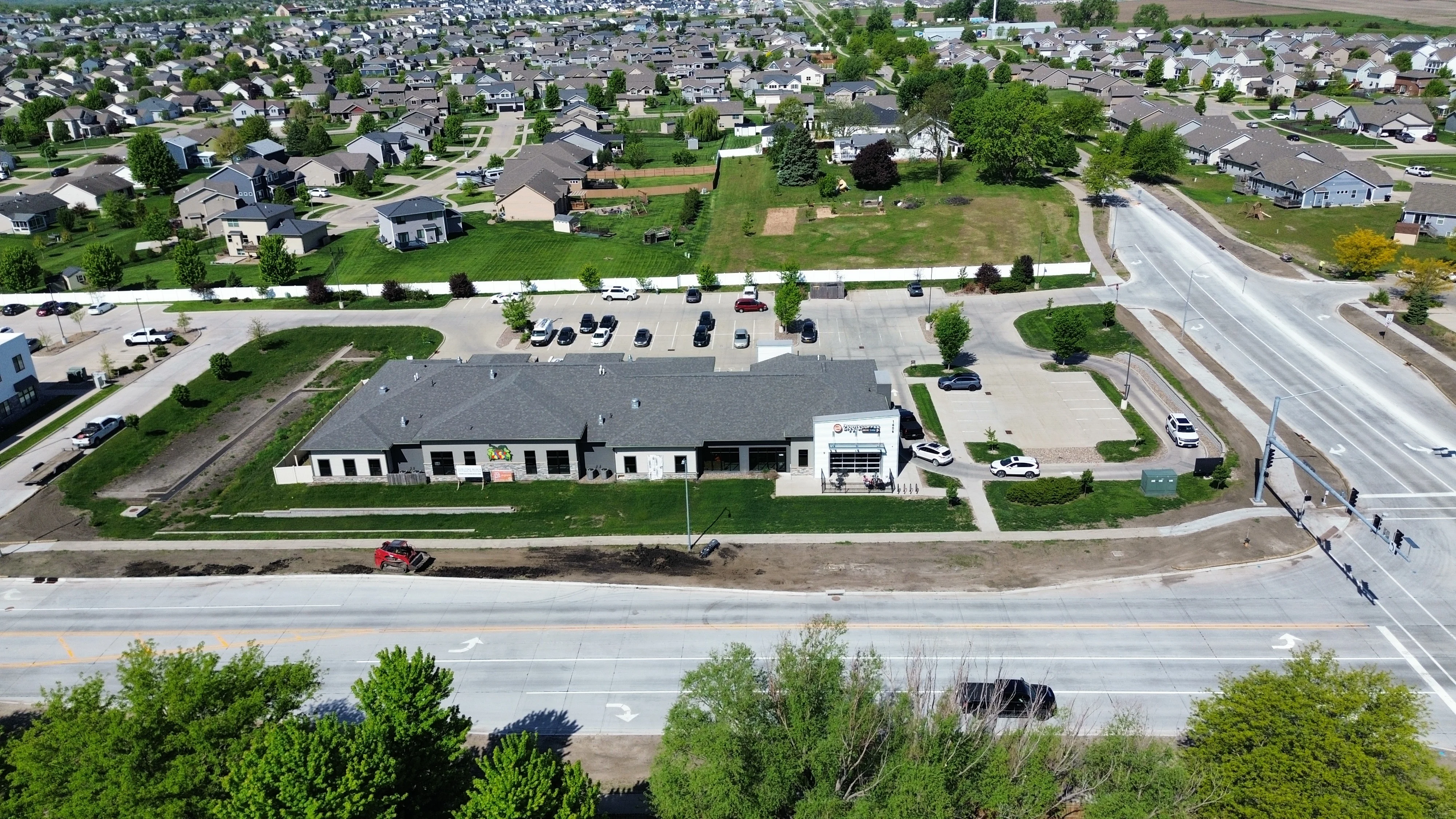 1606 NW Irvinedale Drive — Lease in Ankeny, IA, photo 3 of 8
