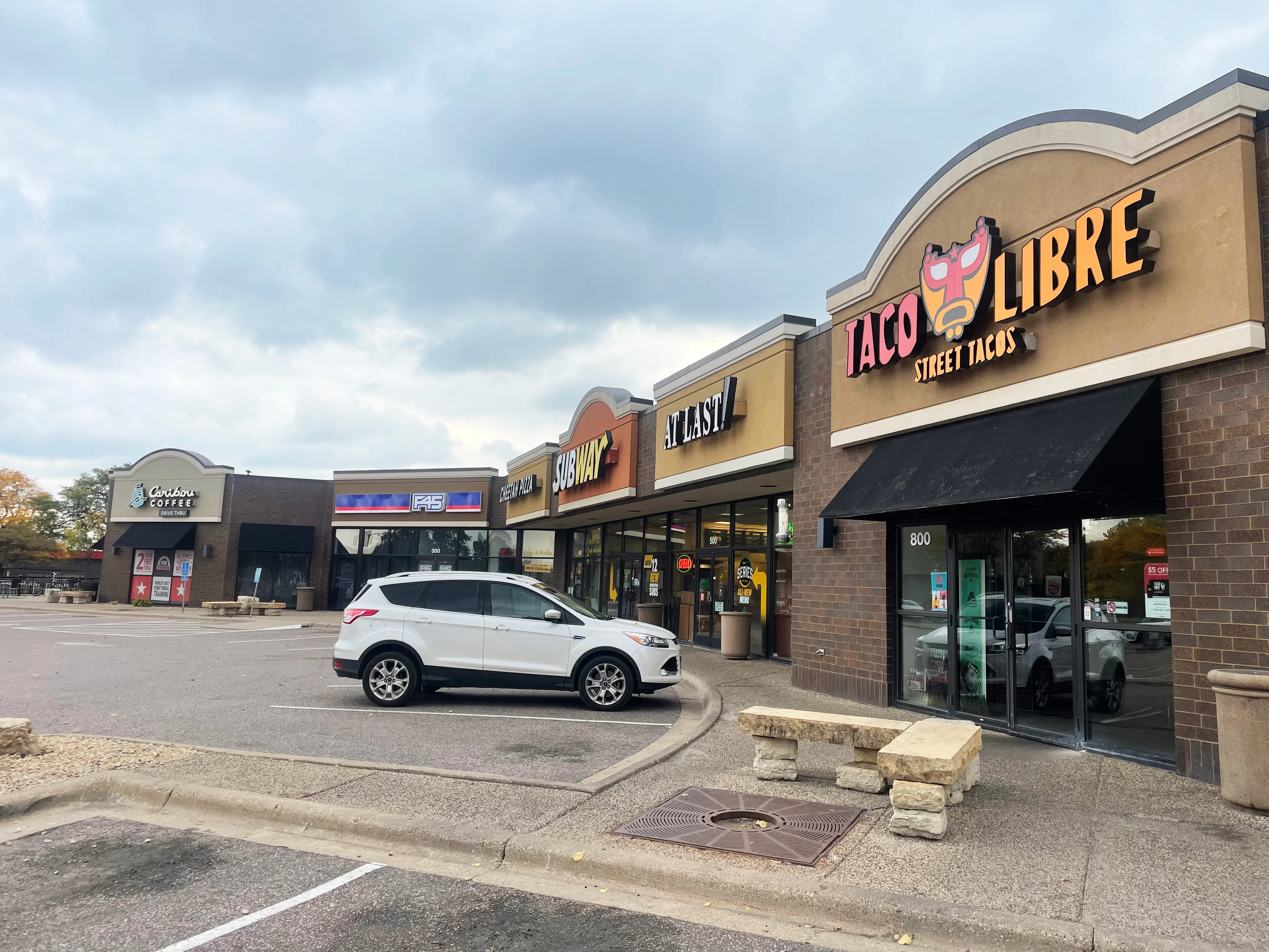 Edina Convenience Center — Lease in Minneapolis, MN, photo 1 of 4