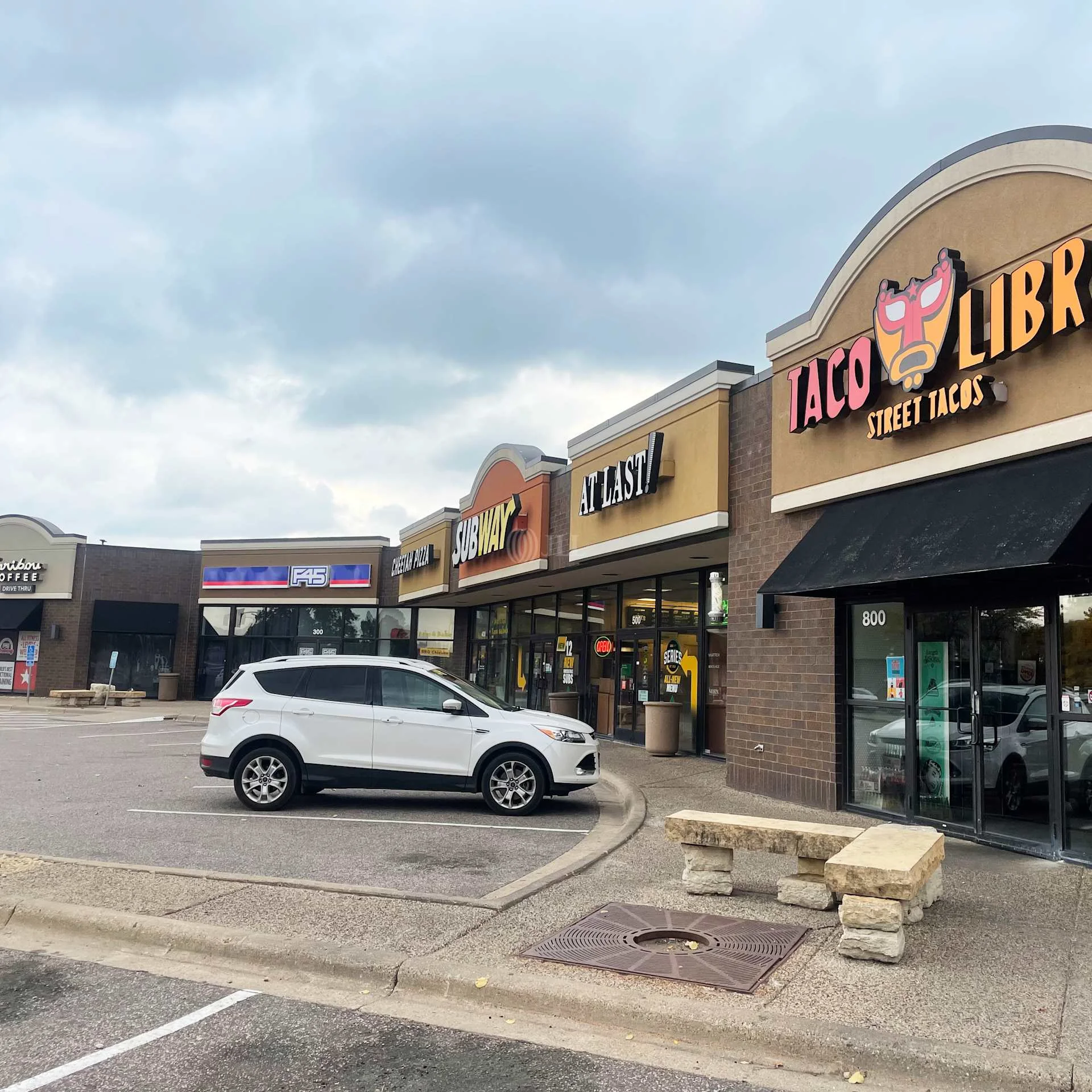 Edina Convenience Center — Lease in Minneapolis, MN, photo 3 of 4