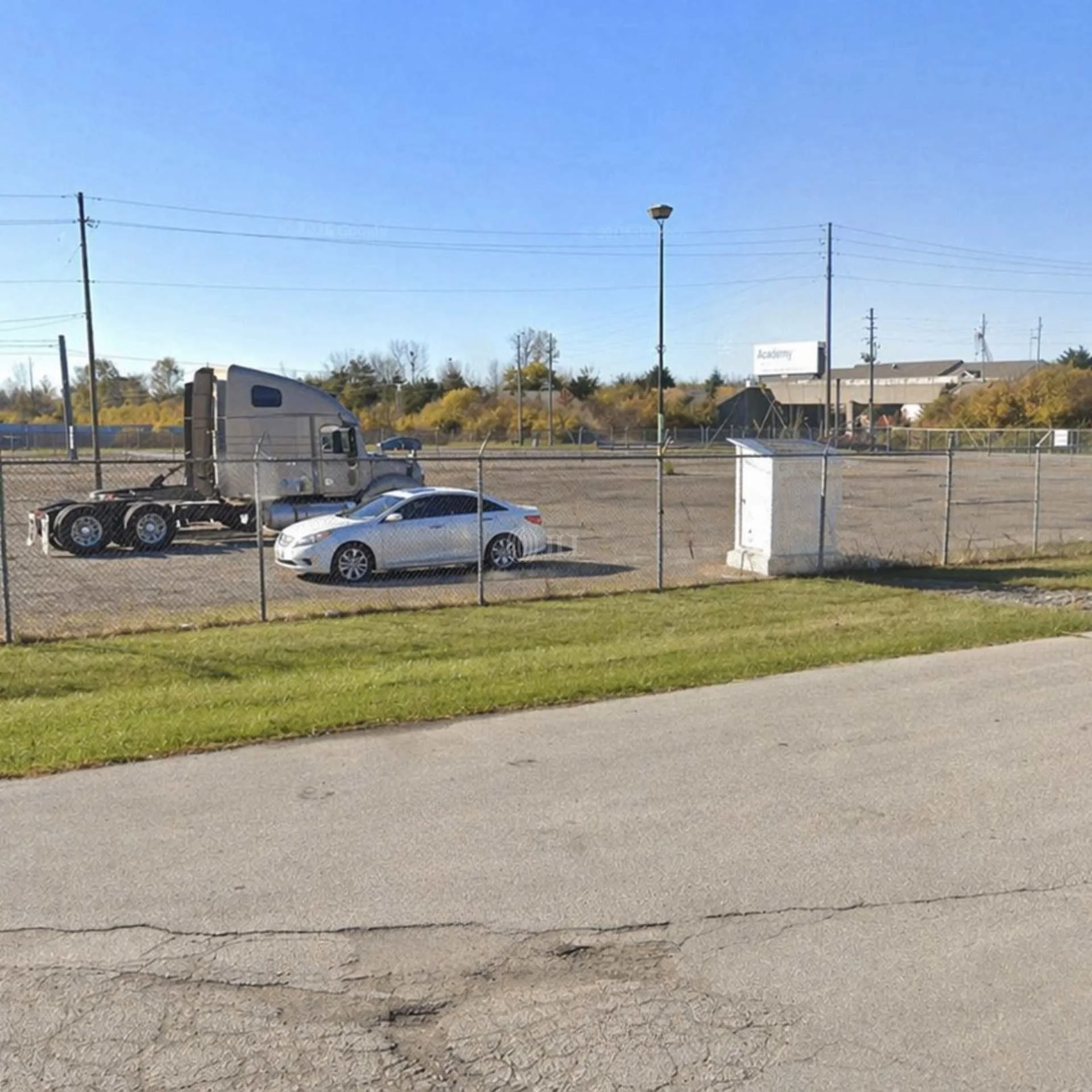 Trailer Parking — Lease in Indianapolis, IN, photo 3 of 7