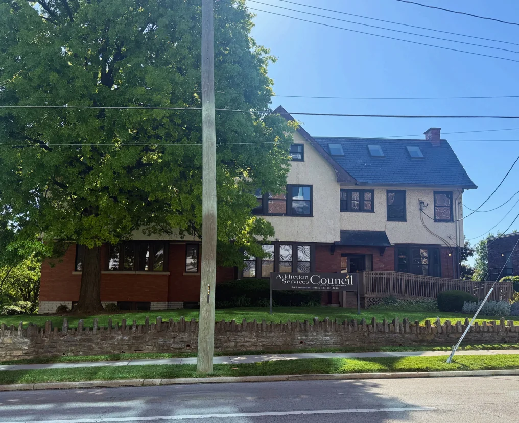 2828 Vernon Pl — Sale in Cincinnati, OH, photo 1 of 4
