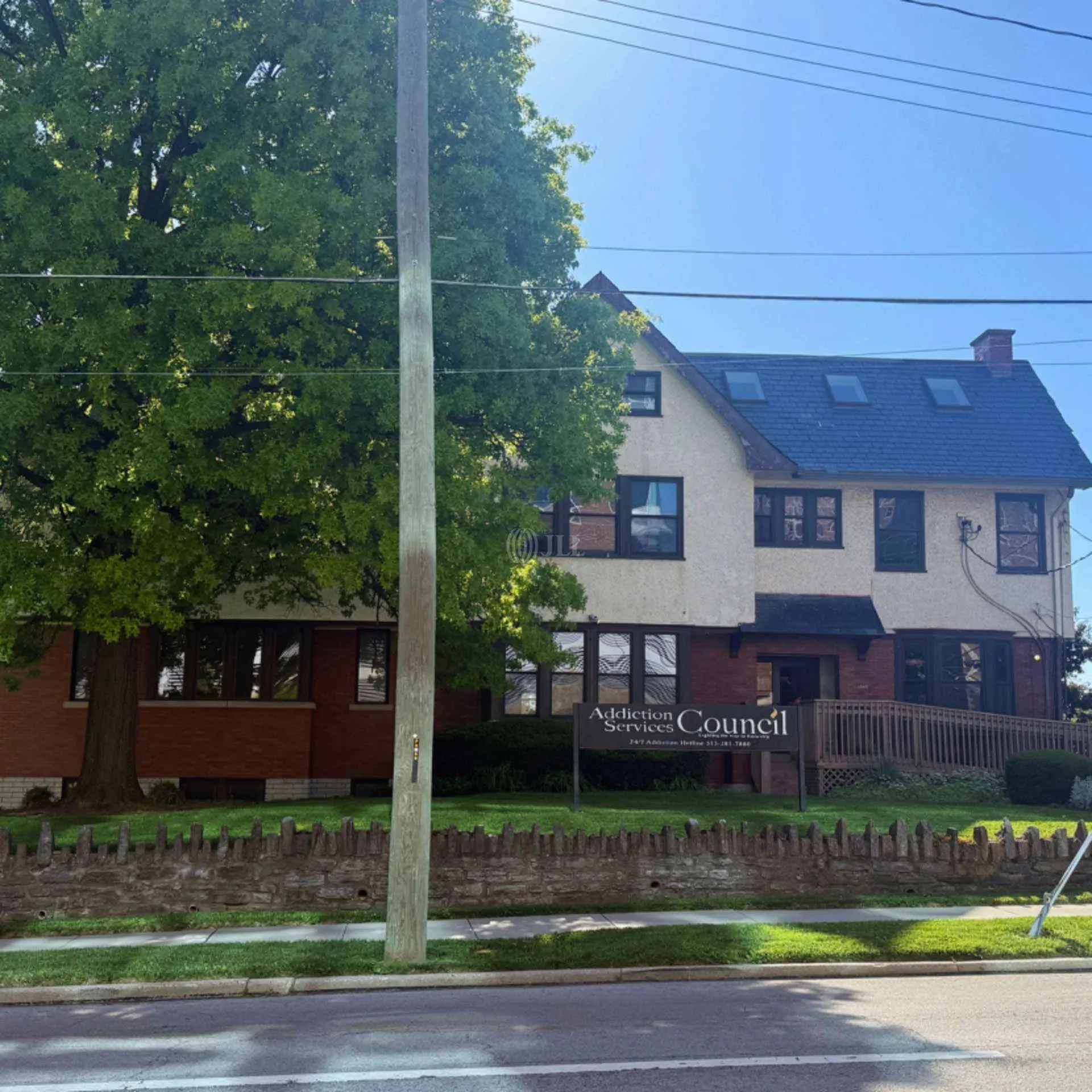 2828 Vernon Pl — Sale in Cincinnati, OH, photo 2 of 4