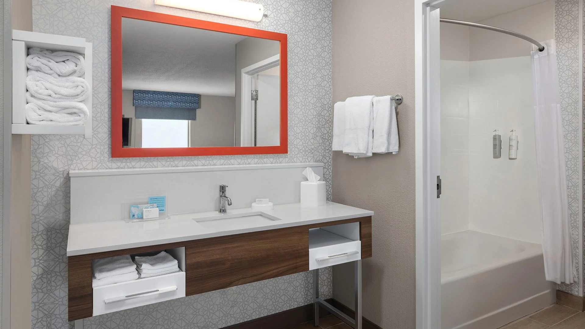 Hampton Inn & Suites Saginaw — Sale in Saginaw, MI, photo 2 of 6