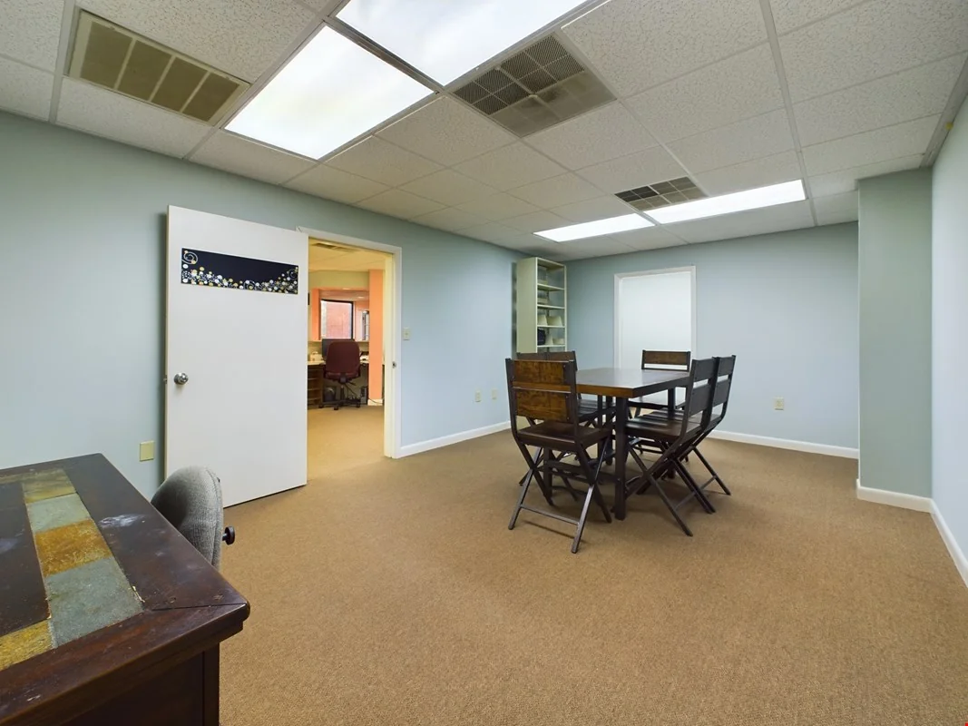 Glen DeVere Building — Sale in Virginia Beach, VA, photo 5 of 8