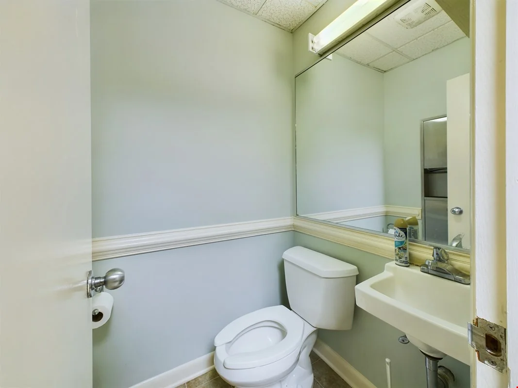 Glen DeVere Building — Sale in Virginia Beach, VA, photo 6 of 8