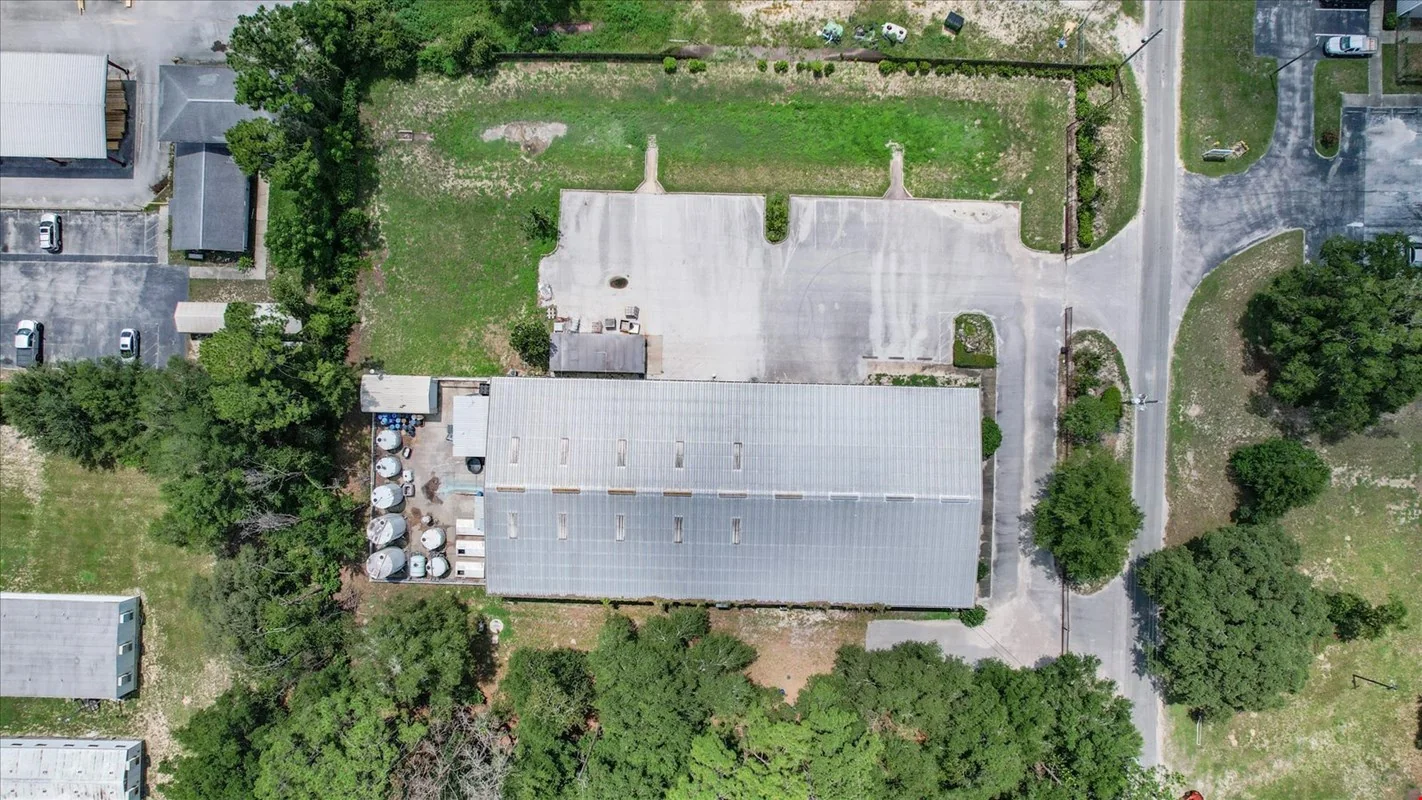 Large Manufacturing/Warehouse/Industrial Building — Sale in Lecanto, FL, photo 3 of 8