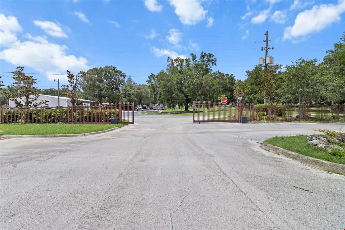 Large Manufacturing/Warehouse/Industrial Building — Sale in Lecanto, FL, photo 8 of 8