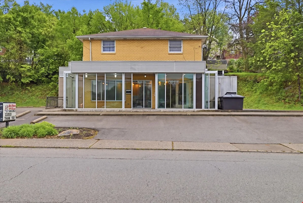 1017 Highland Ave, Greensburg PA 15601 — Sale in Greensburg, PA, photo 2 of 8