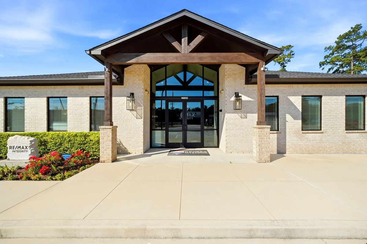 Move in ready office available, Why lease when you… — Sale in Tomball, TX, photo 2 of 8