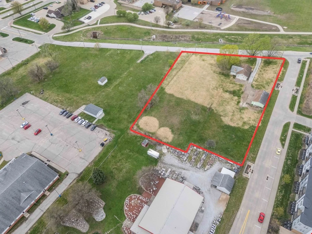 6305 NW 59th Court — Sale in Johnston, IA, photo 2 of 8