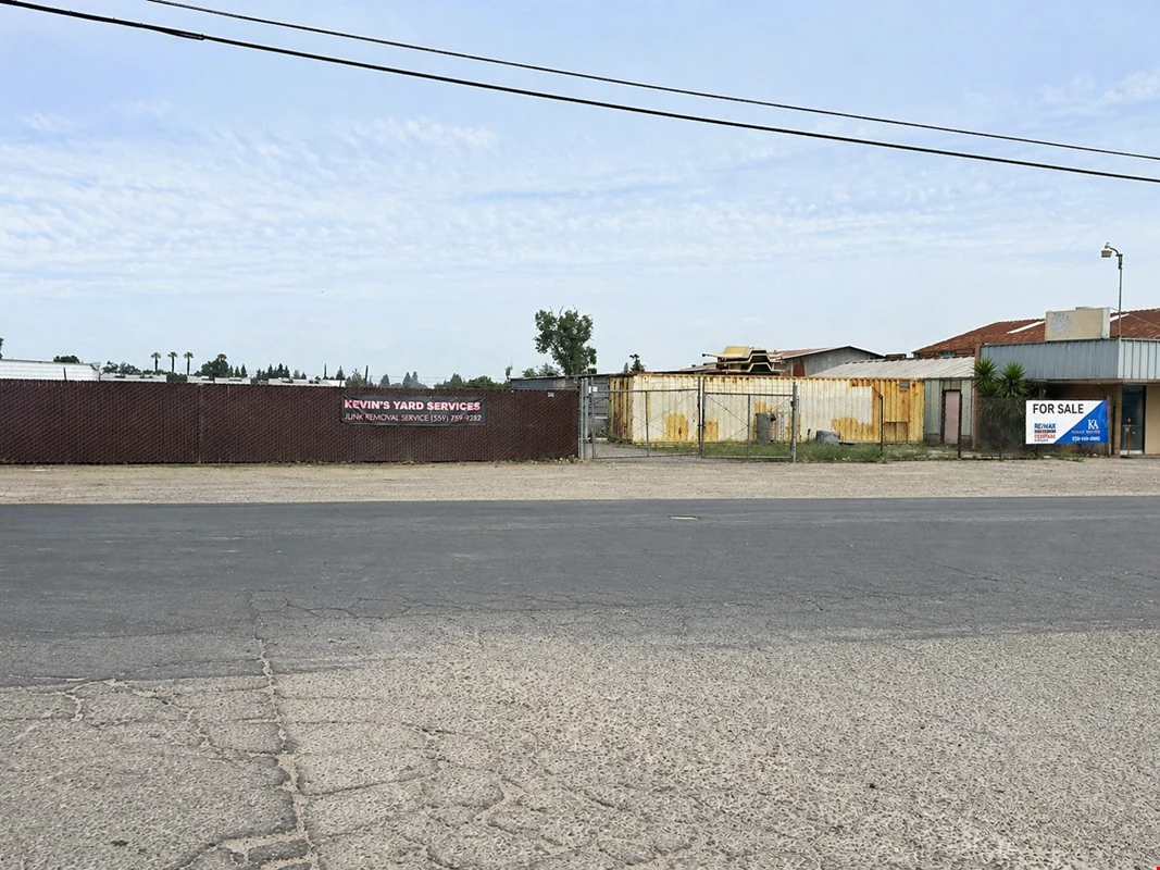 1716 E Goshen Ave — Sale in Visalia, CA, photo 7 of 7