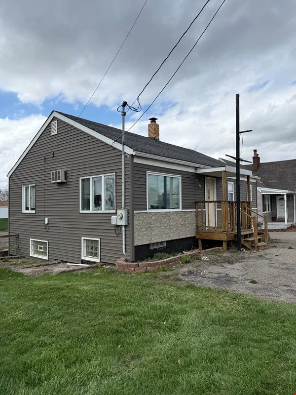 400 S. Waverly Rd. — Sale in Lansing, MI, photo 2 of 8