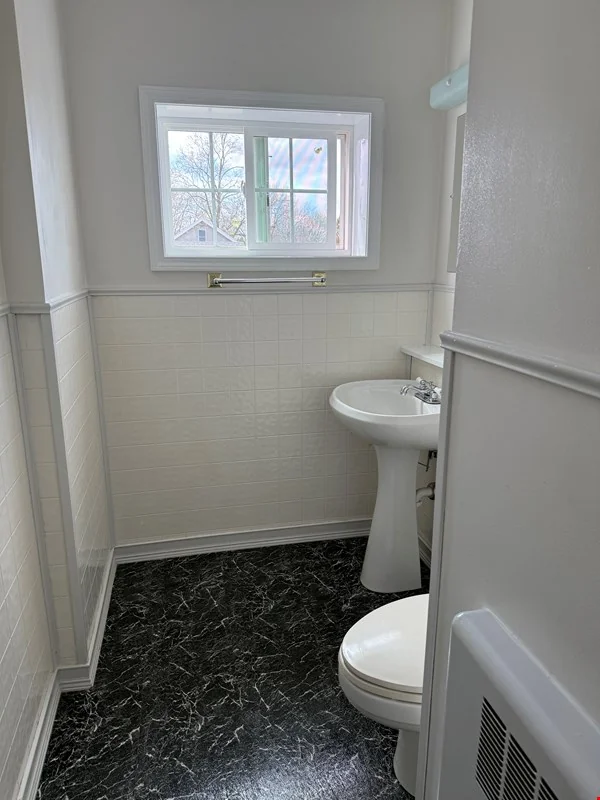 400 S. Waverly Rd. — Sale in Lansing, MI, photo 6 of 8