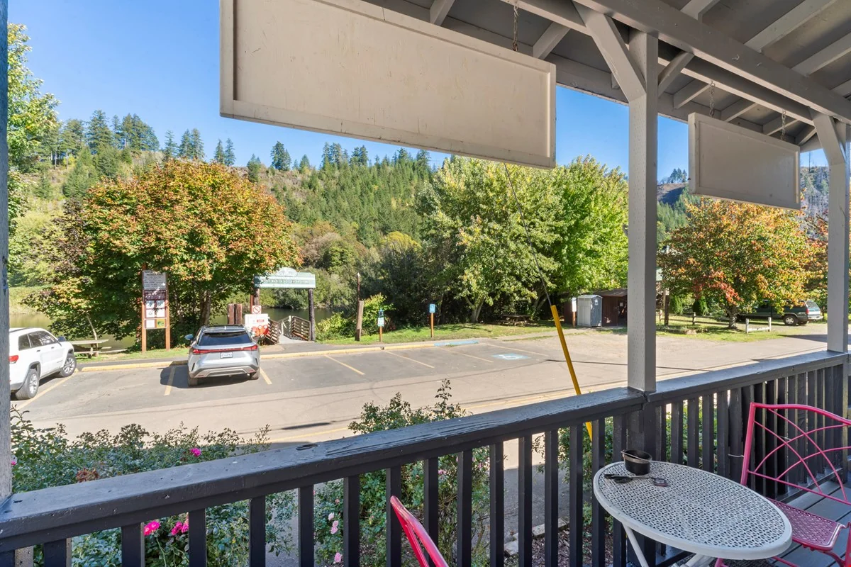 Frank's Place — Sale in Mapleton, OR, photo 3 of 8