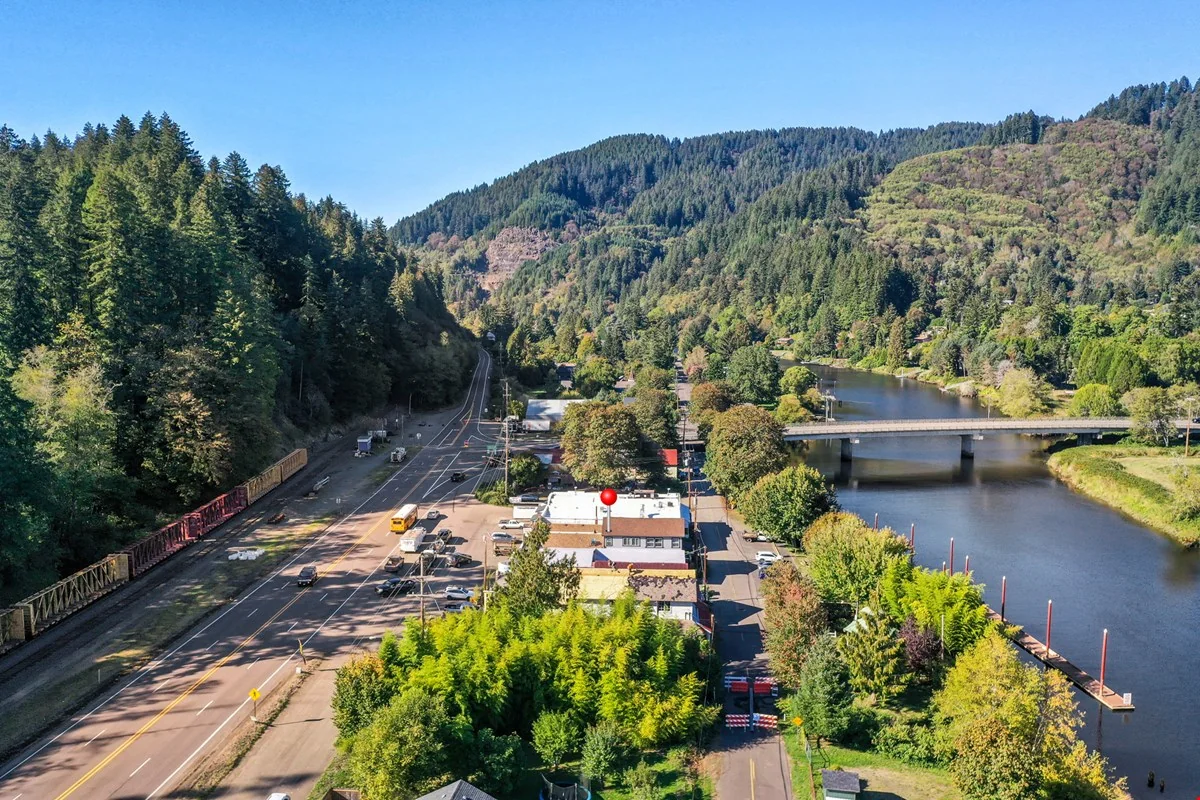 Frank's Place — Sale in Mapleton, OR, photo 4 of 8