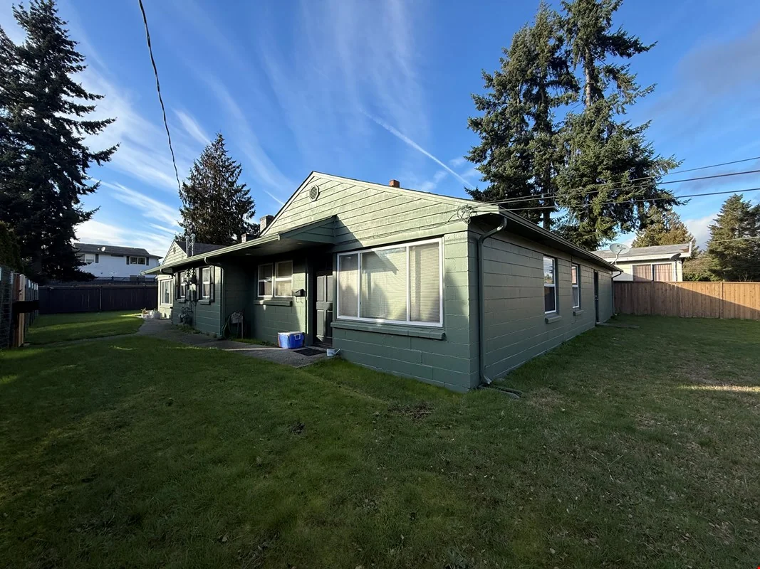 Greenwood Duplex — Sale in Seattle, WA, photo 5 of 8