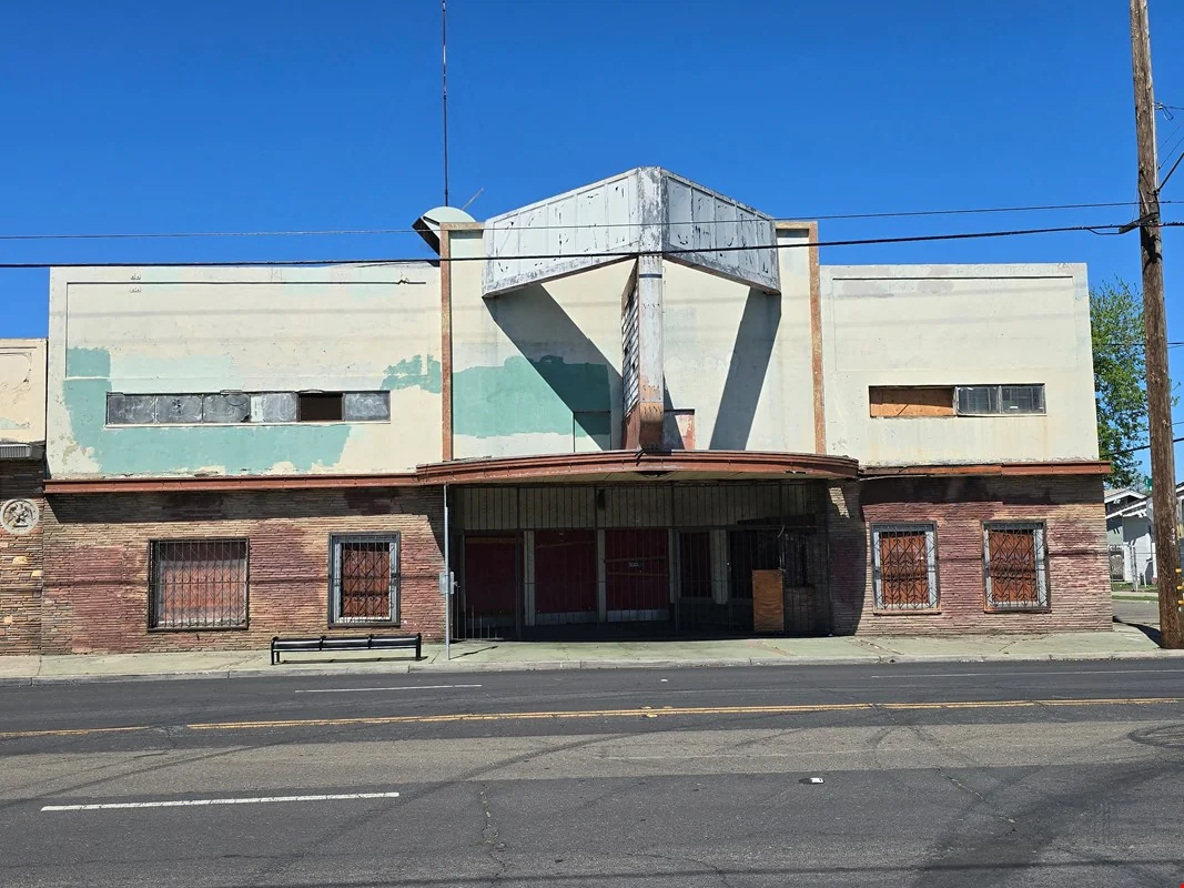 Capri Movie Theater — Sale in Stockton, CA, photo 2 of 8