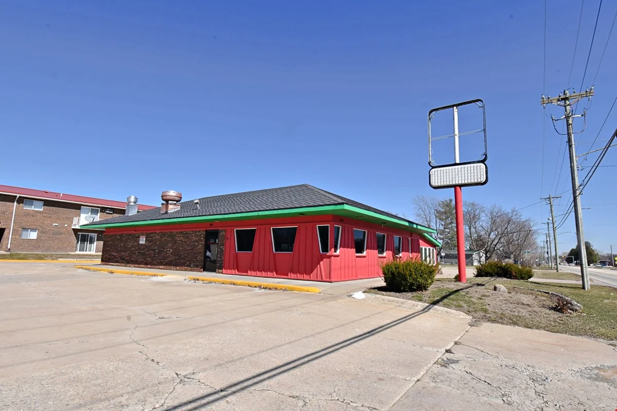 Pacheco — Sale in Independence, IA, photo 1 of 8