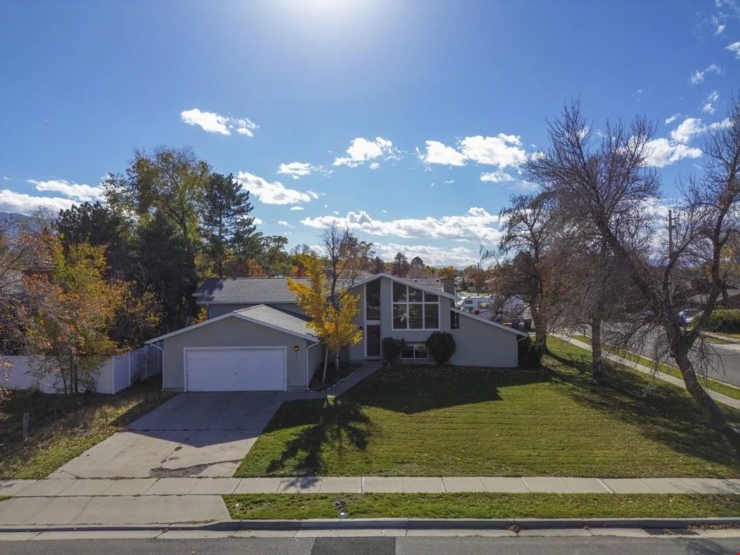 512 E LARCHWOOD DR, midvale, UT 84121 — Sale in Midvale, UT, photo 1 of 8
