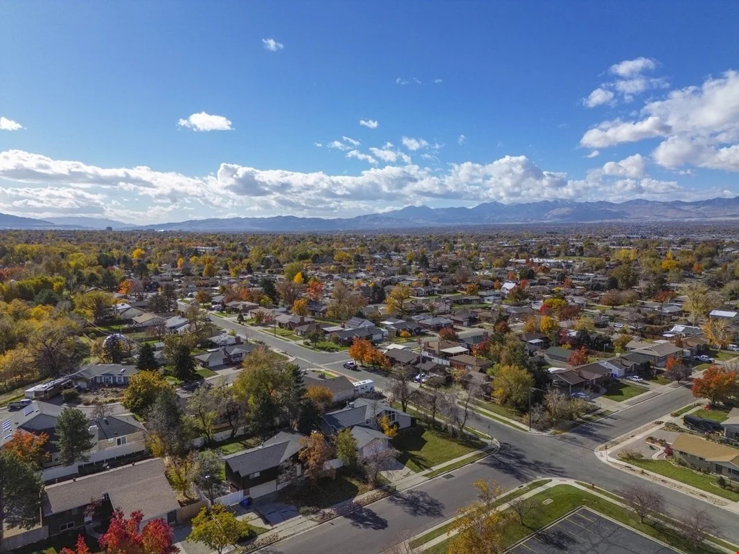 512 E LARCHWOOD DR, midvale, UT 84121 — Sale in Midvale, UT, photo 3 of 8