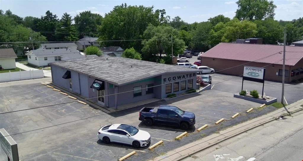502 E War Memorial — Sale in Peoria, IL, photo 2 of 8