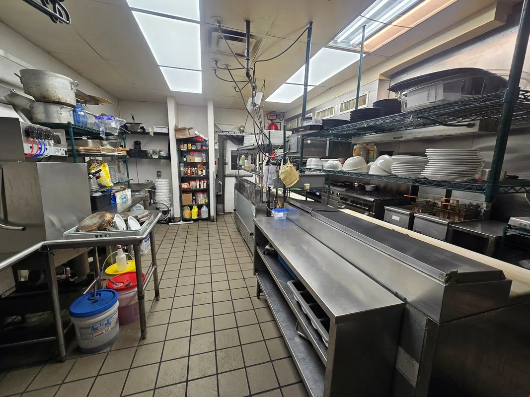 Fully functional Lincoln restaurant with liquor… — Sale in Lincoln, RI, photo 3 of 8