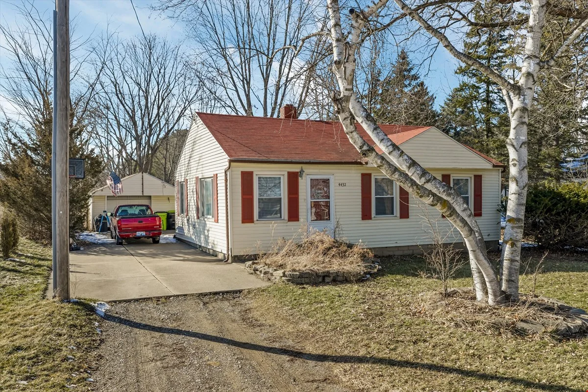 4432 Morrish Rd, Swartz Creek, MI — Sale in Swartz Creek, MI, photo 7 of 8