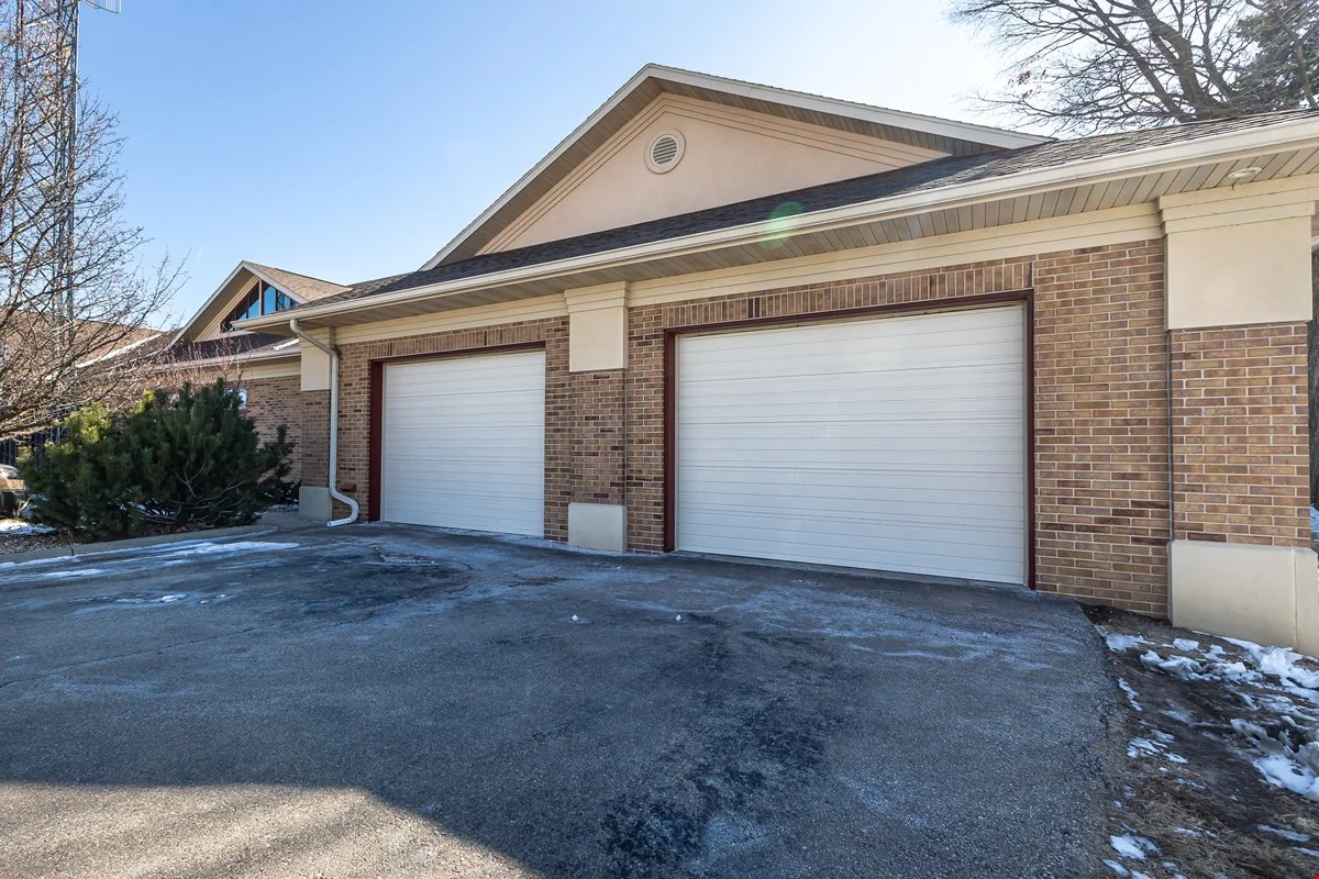 1055 University Avenue, Dubuque, IA 52001 — Sale in Dubuque, IA, photo 4 of 8