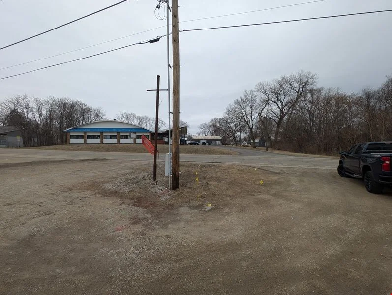 4802 W Farmington Rd — Sale in Peoria, IL, photo 7 of 8