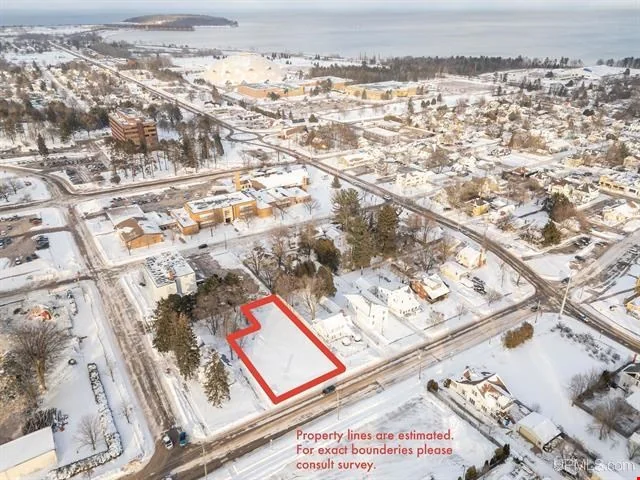 328 W Magnetic Street. Marquette, MI — Sale in Marquette, MI, photo 4 of 8