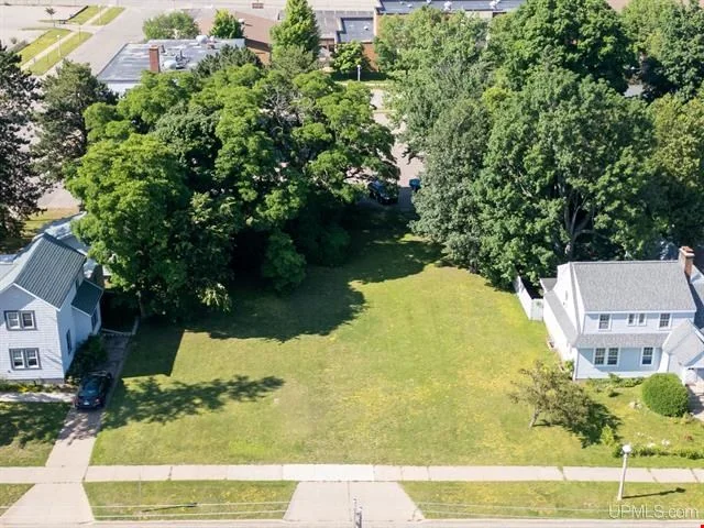328 W Magnetic Street. Marquette, MI — Sale in Marquette, MI, photo 6 of 8