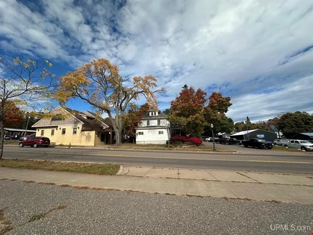 756 W Washington Street — Sale in Marquette, MI, photo 1 of 8