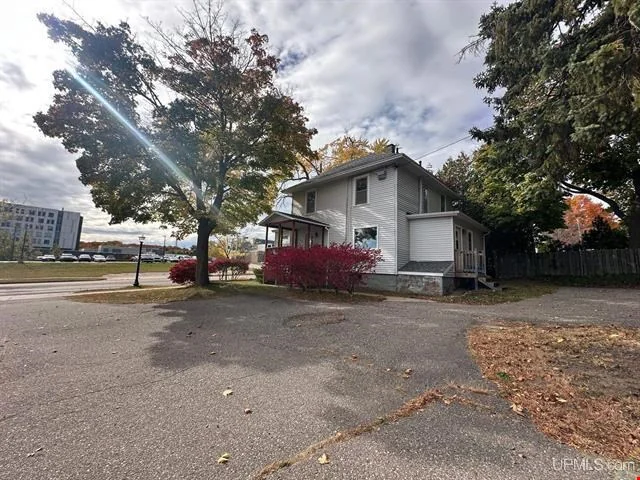 756 W Washington Street — Sale in Marquette, MI, photo 7 of 8