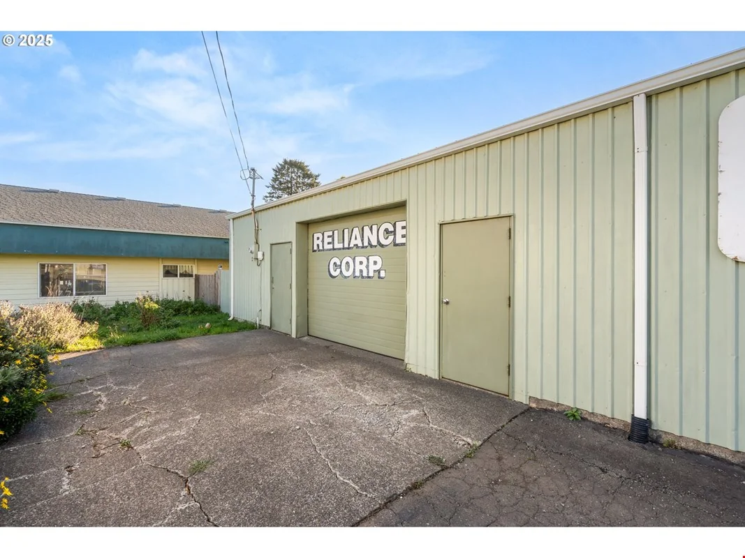 16218 W. Hoffeldt Lane — Sale in Brookings, OR, photo 4 of 8