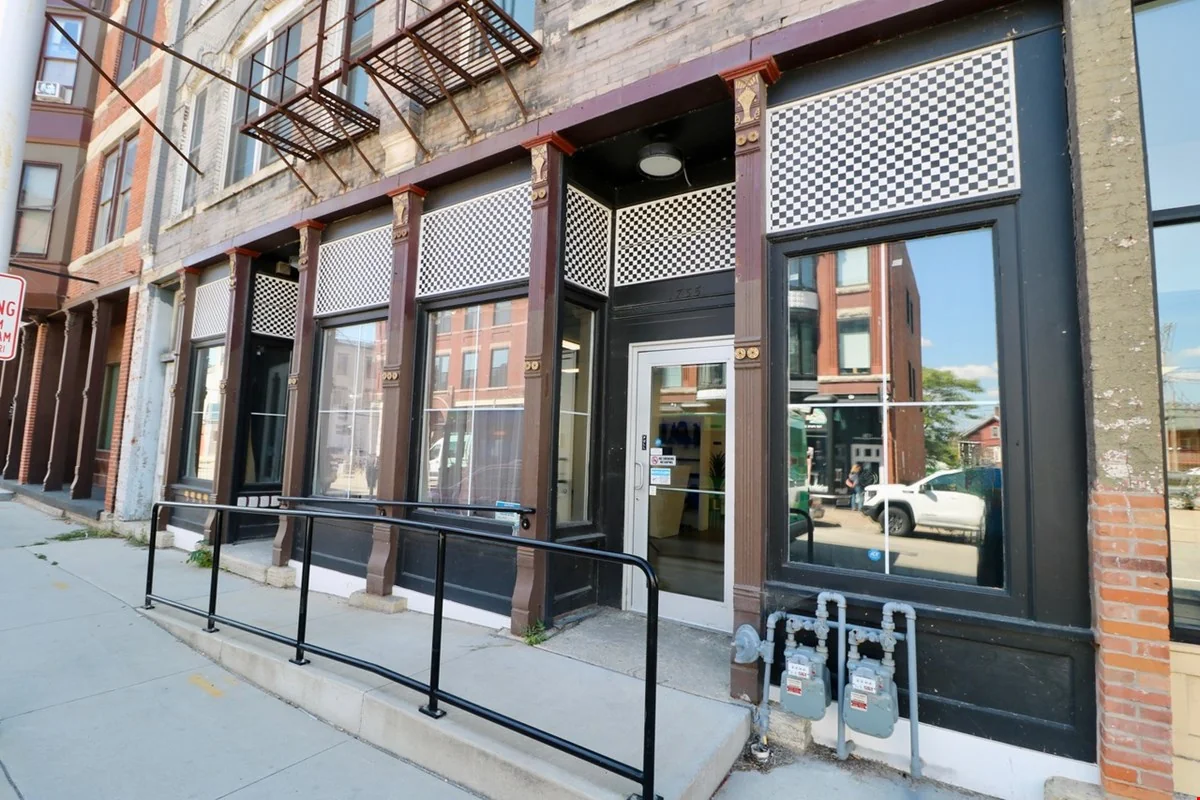 1735 Central Ave — Sale in Dubuque, IA, photo 2 of 8