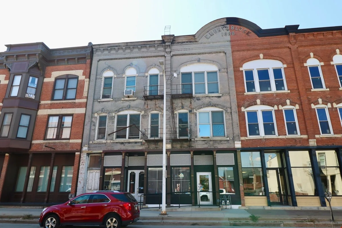 1735 Central Ave — Sale in Dubuque, IA, photo 6 of 8