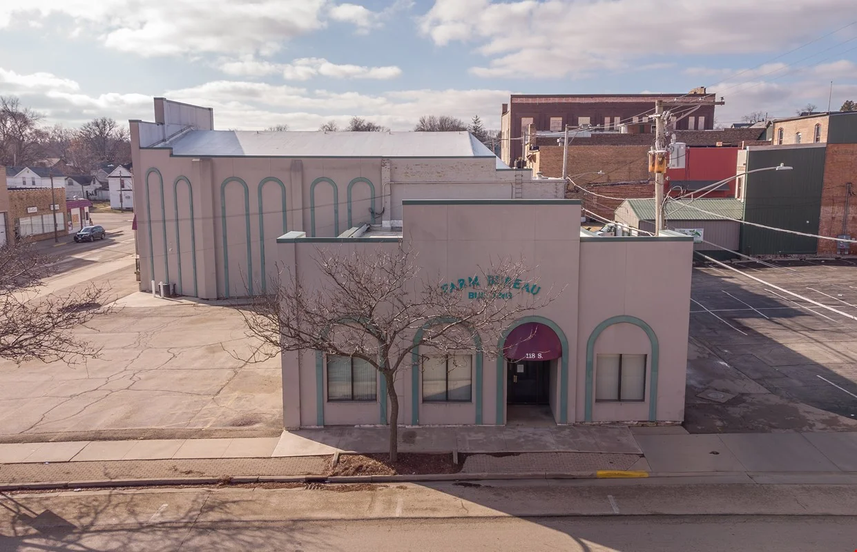 210 W Spring St, Freeport IL — Sale in Freeport, IL, photo 1 of 8