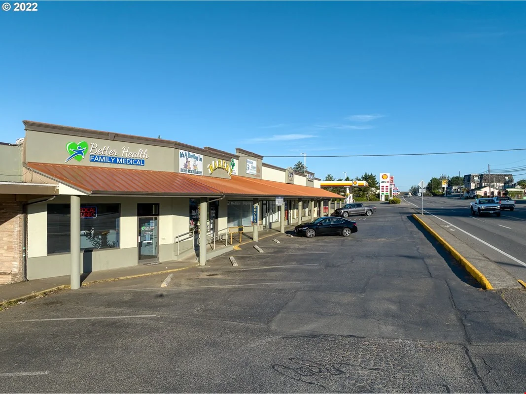 Northgate Mall/Center — Sale in Brookings, OR, photo 3 of 8