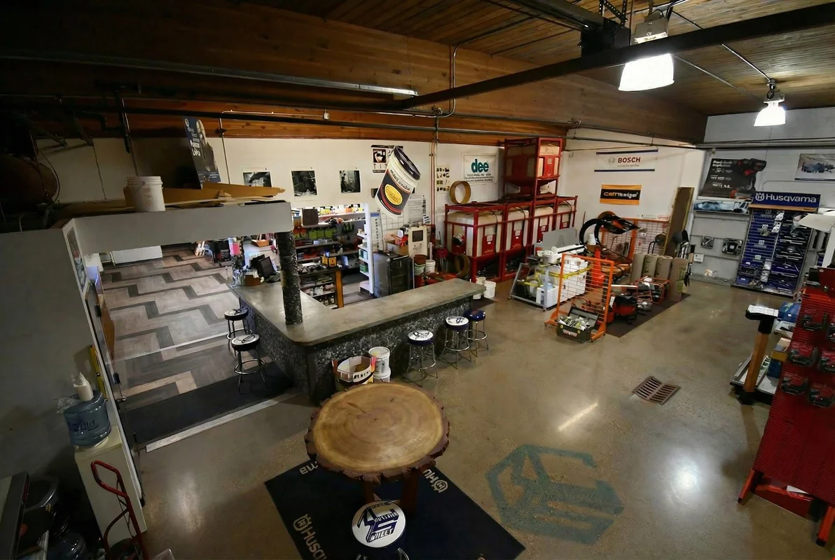 Versatile commercial property in Glendive offering… — Sale in Glendive, MT, photo 6 of 8