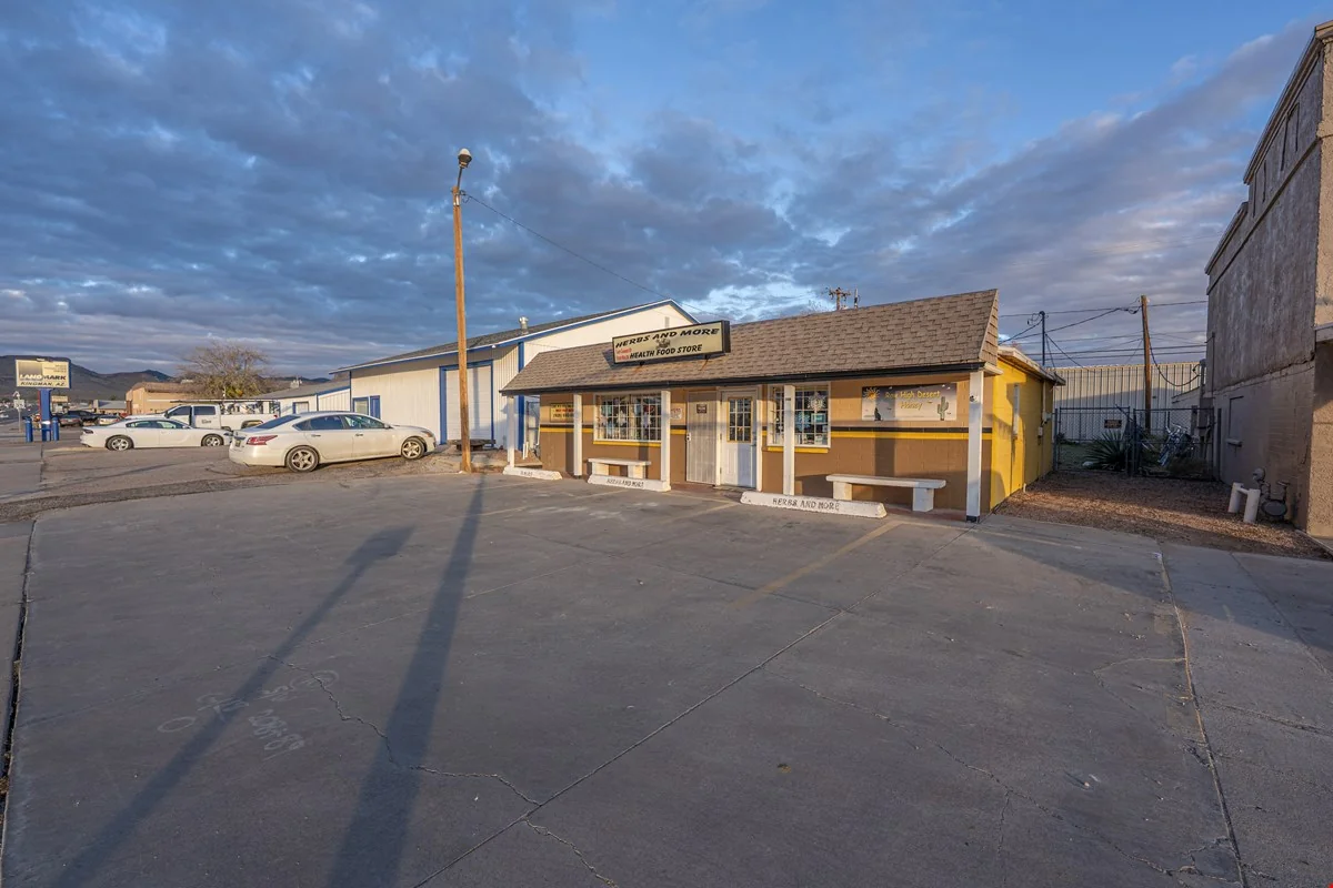 2565 Northern Ave — Sale in Kingman, AZ, photo 2 of 8