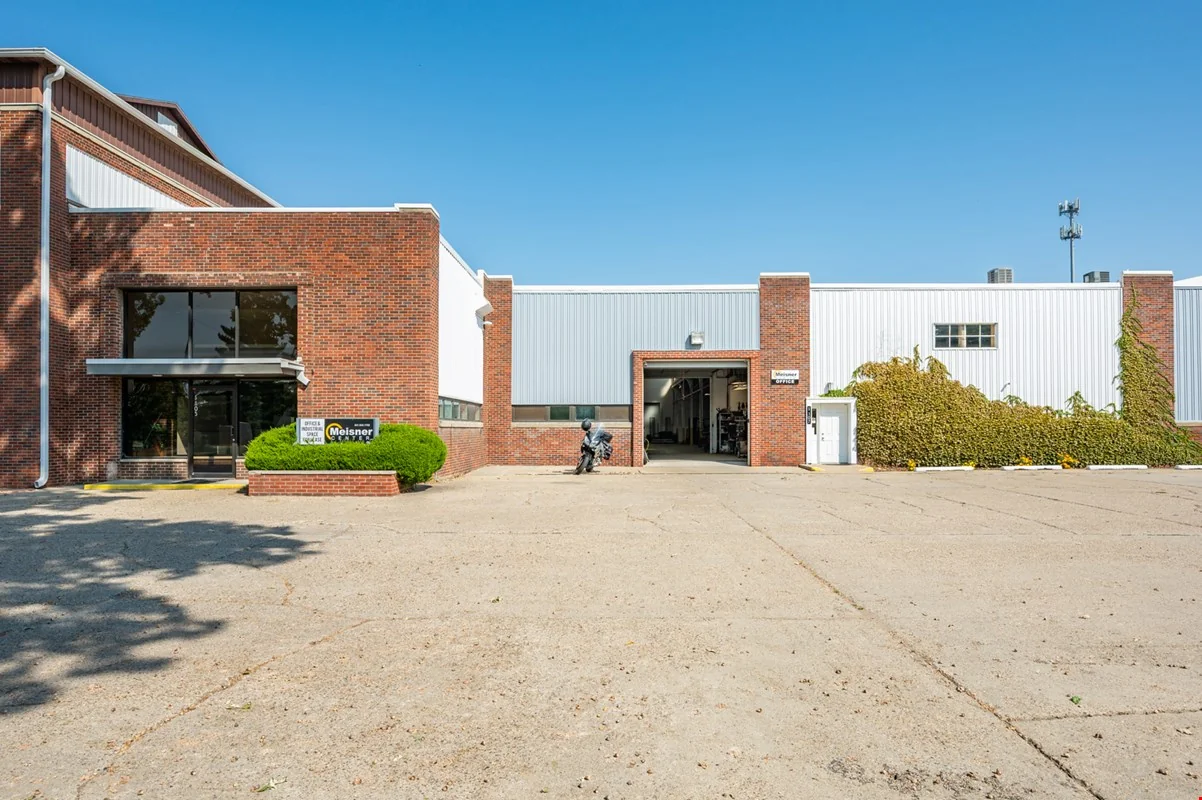 Meisner Center — Sale in Newton, IA, photo 1 of 8