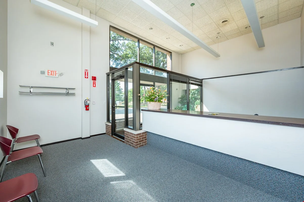 Meisner Center — Sale in Newton, IA, photo 2 of 8