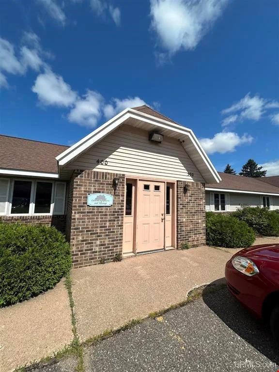 1000 Country Lane — Sale in Ishpeming, MI, photo 4 of 8