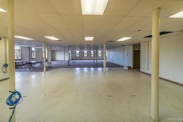 308 Cleveland Ave — Sale in Ishpeming, MI, photo 4 of 8